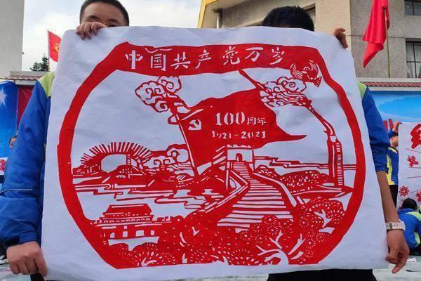 金莎与小19岁男友疑似合约情侣:揭秘娱乐圈的炒作与真实